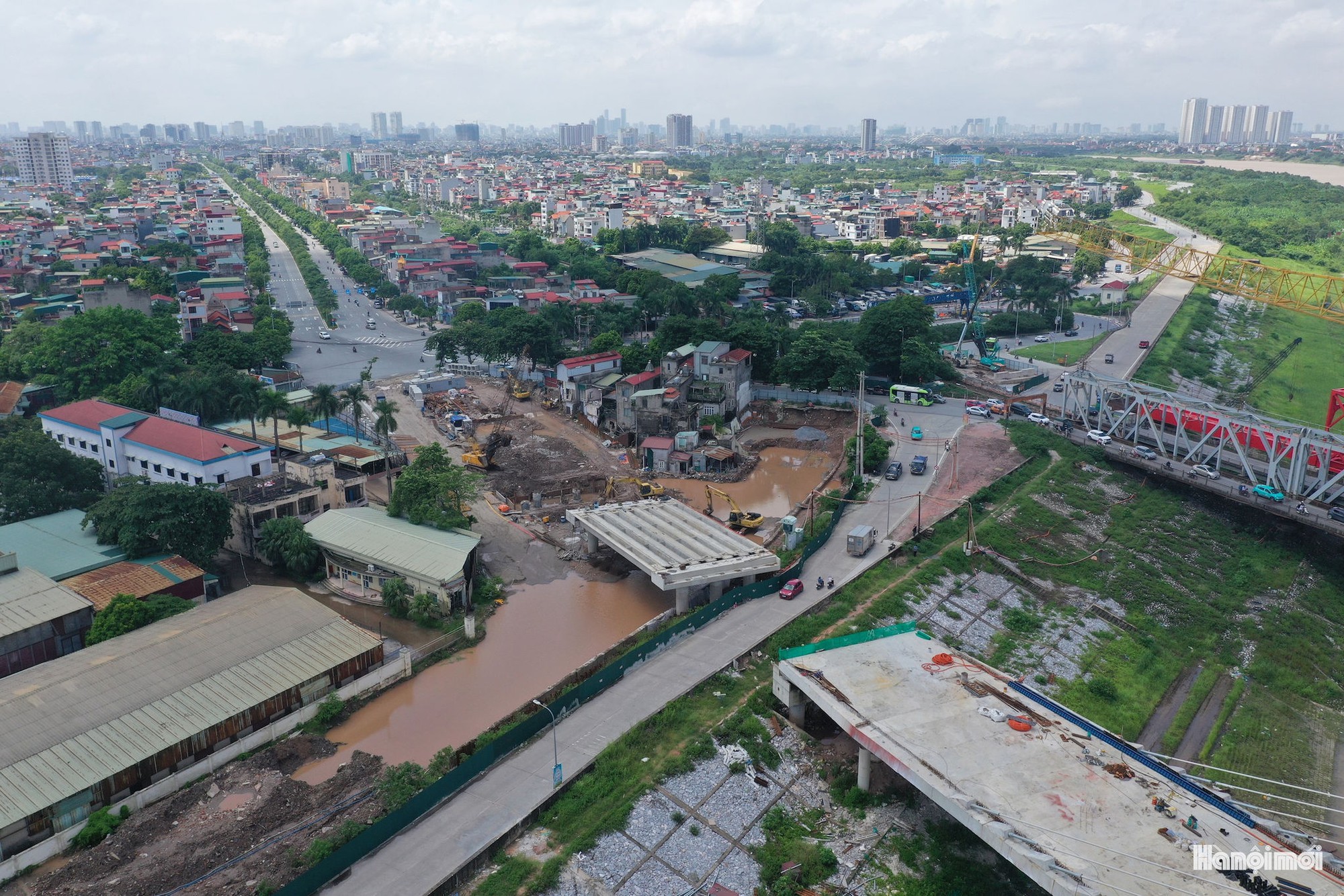 Rầm rộ thi công cầu Đuống mới dự kiến hoàn thành cuối năm 2026- Ảnh 11.