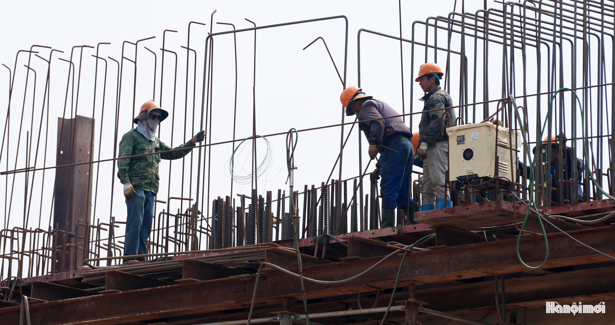Rầm rộ thi công cầu Đuống mới dự kiến hoàn thành cuối năm 2026- Ảnh 10.