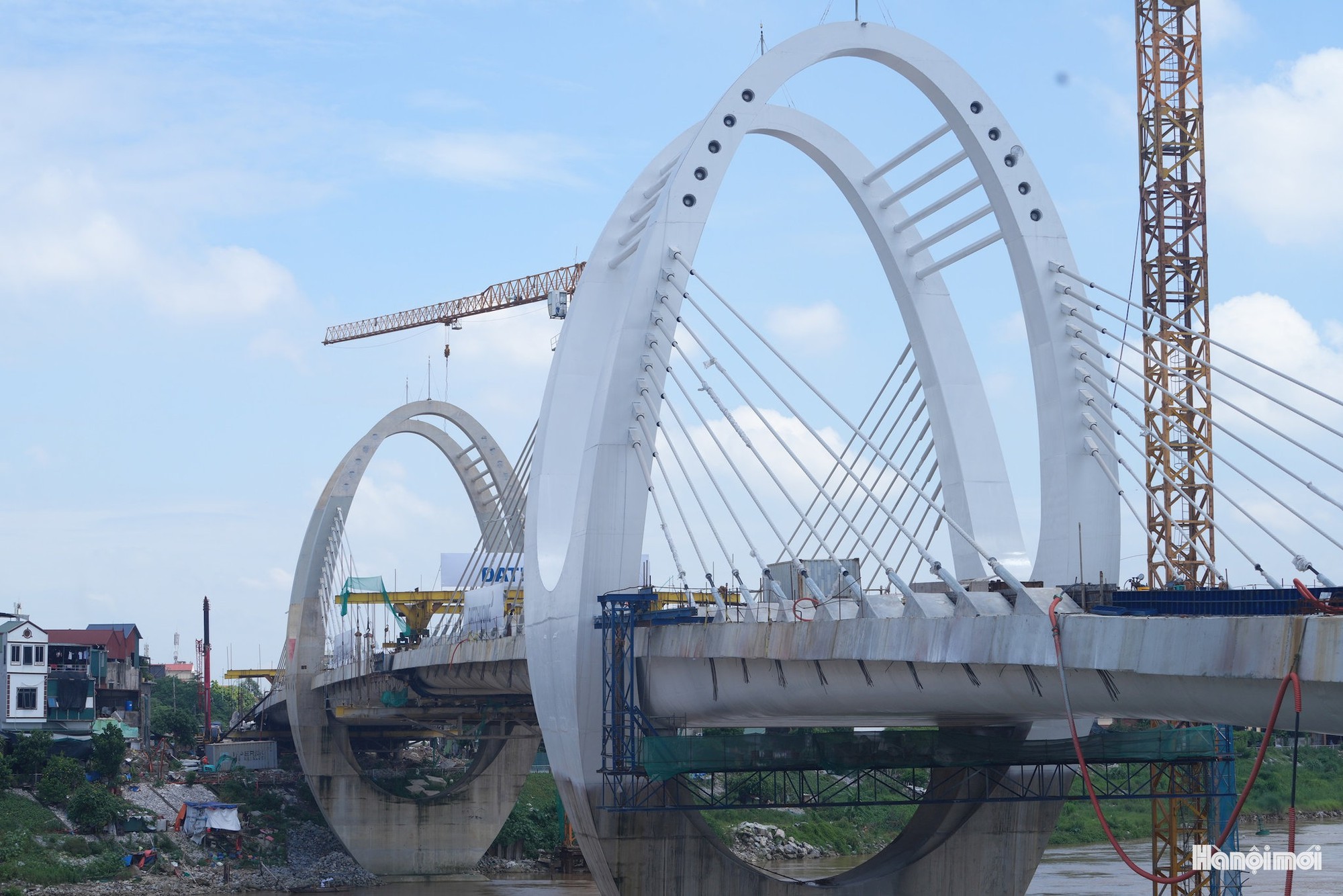 Rầm rộ thi công cầu Đuống mới dự kiến hoàn thành cuối năm 2026- Ảnh 13.