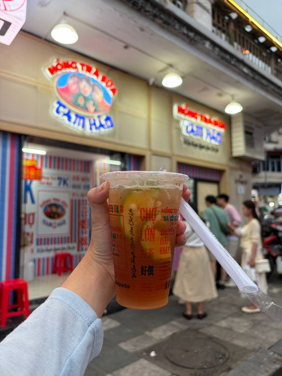 Trà sữa từ 7.000 đồng bước vào “sân chơi” của Starbucks, Highlands, Phúc Long ở Hồ Gươm - Ảnh 21.