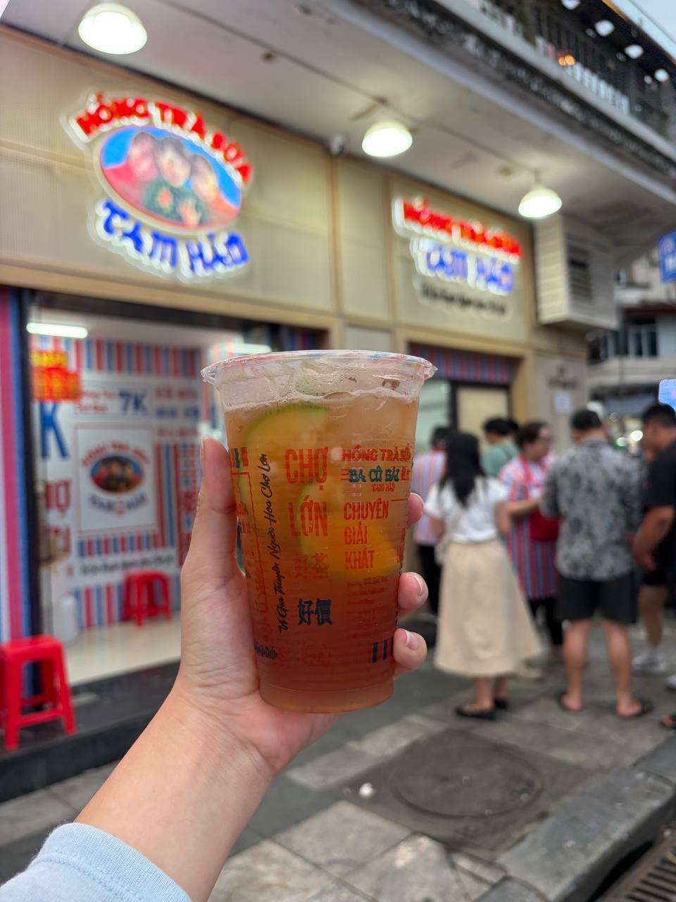 Trà sữa từ 7.000 đồng bước vào “sân chơi” của Starbucks, Highlands, Phúc Long ở Hồ Gươm - Ảnh 24.