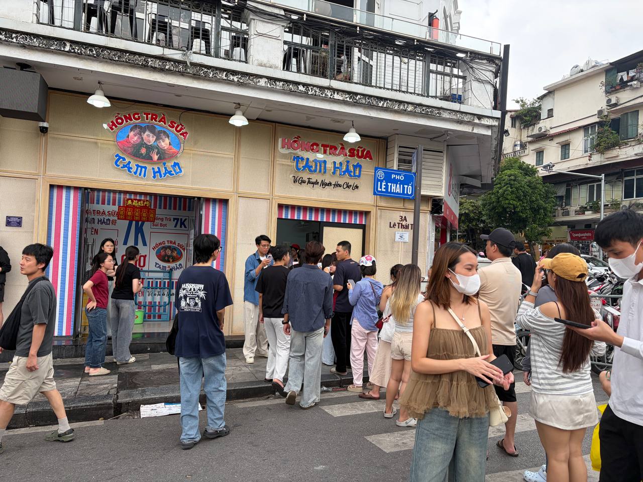 Trà sữa từ 7.000 đồng bước vào “sân chơi” của Starbucks, Highlands, Phúc Long ở Hồ Gươm - Ảnh 19.