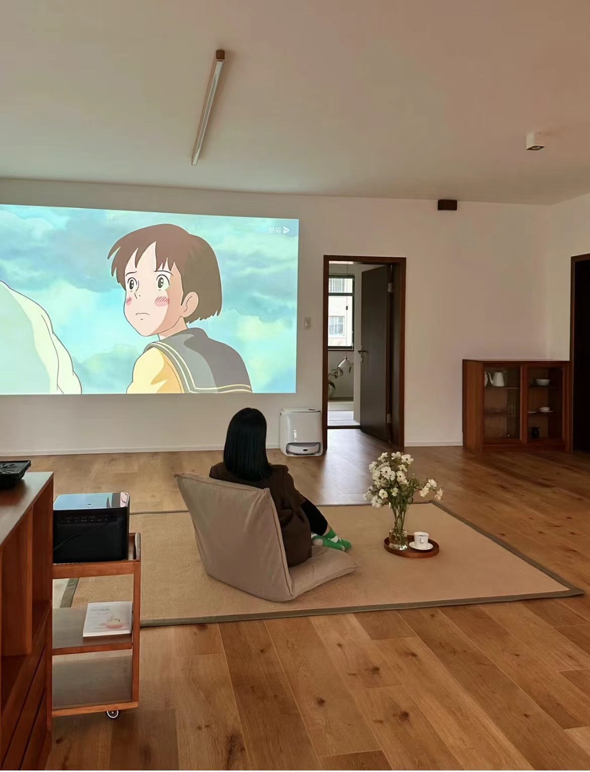 Xem 2 ngôi nhà này mới hiểu vì sao ngày càng nhiều người bỏ sofa, bàn trà và kệ tivi- Ảnh 3.