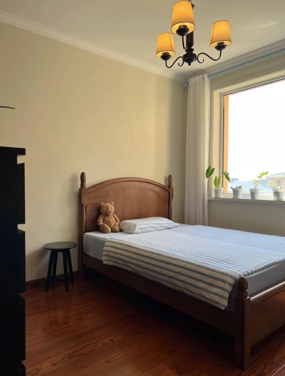 Xem 2 ngôi nhà này mới hiểu vì sao ngày càng nhiều người bỏ sofa, bàn trà và kệ tivi- Ảnh 15.