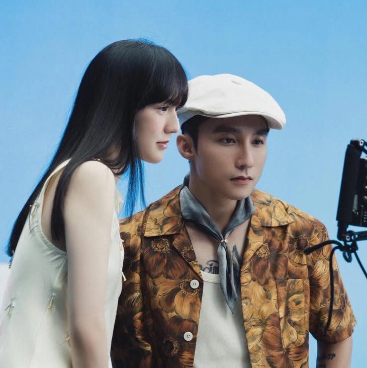 Người đi đường "tóm dính" Hải Tú và Sơn Tùng ngay bốt Hàng Đậu, Hà Nội- Ảnh 7.