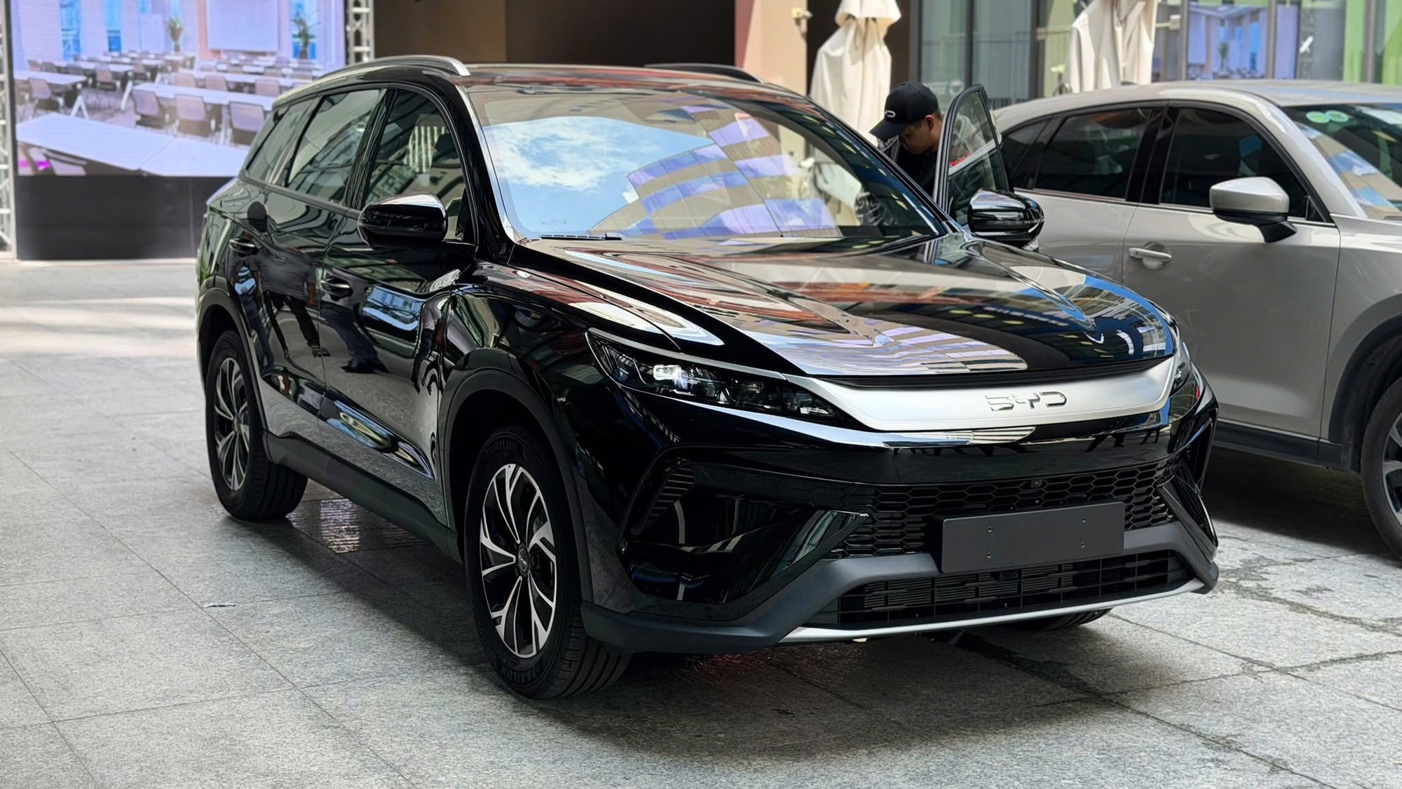 Đại lý báo BYD Sealion 5 dự kiến ra mắt Việt Nam tháng 10, giá từ hơn 600 triệu nếu đặt cọc sớm- Ảnh 2.