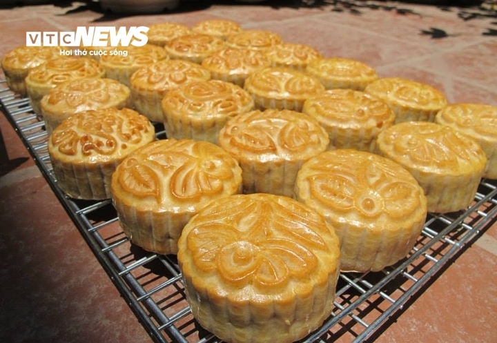 Một chiếc bánh trung thu có thể chứa năng lượng tương đương 5 bát cơm- Ảnh 1.