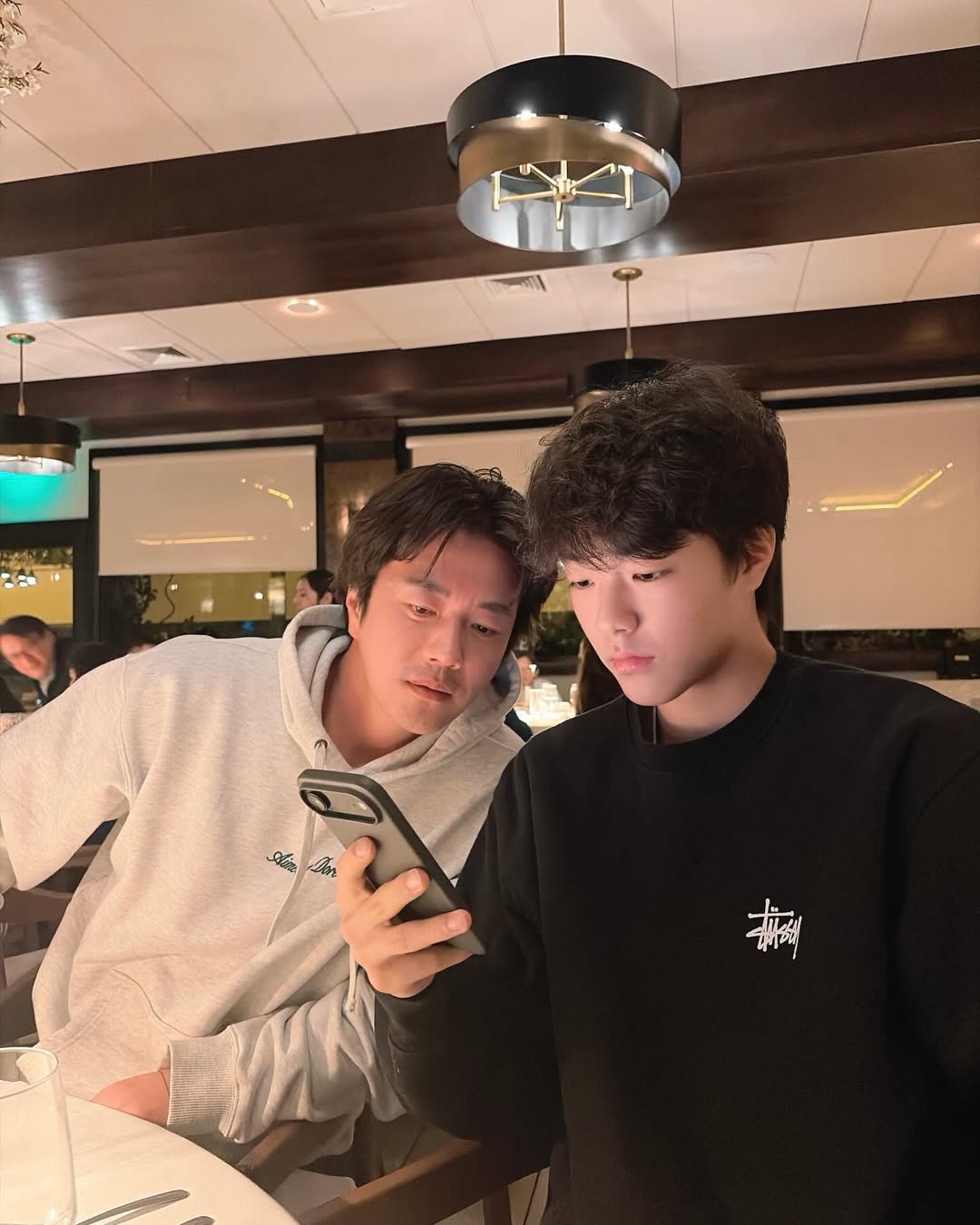Con trai 17 tuổi của Kwon Sang Woo lái ô tô 1 tỷ tới trường, được thừa kế 1300 tỷ còn đẹp trai ăn đứt bố - Ảnh 3.