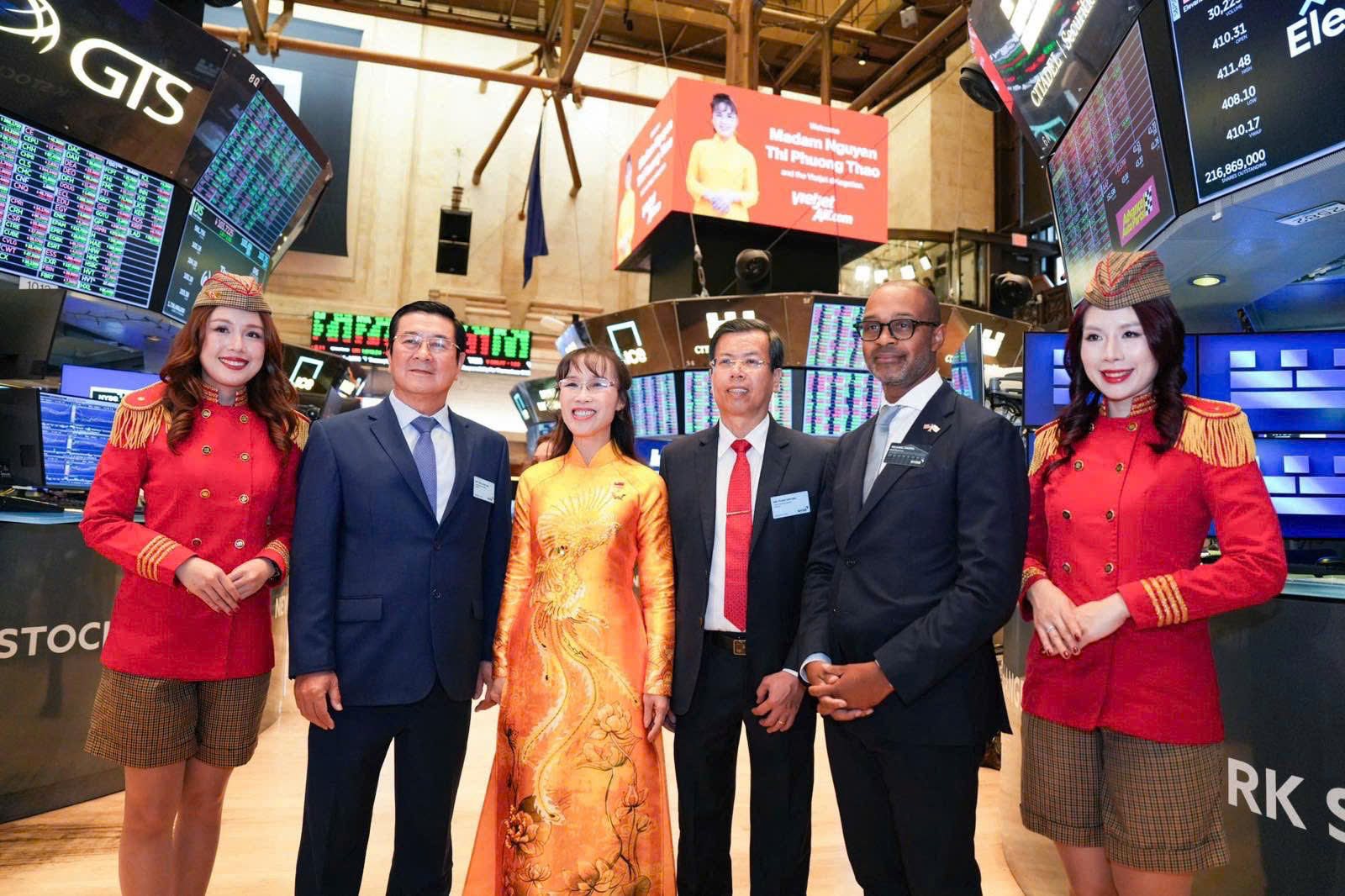 Nữ tỷ phú Nguyễn Thị Phương Thảo tham dự lễ rung chuông NYSE của Ngoại trưởng Mỹ Marco Rubio vào ngày Việt Nam được nâng hạng thị trường 21/9 - Ảnh 1.