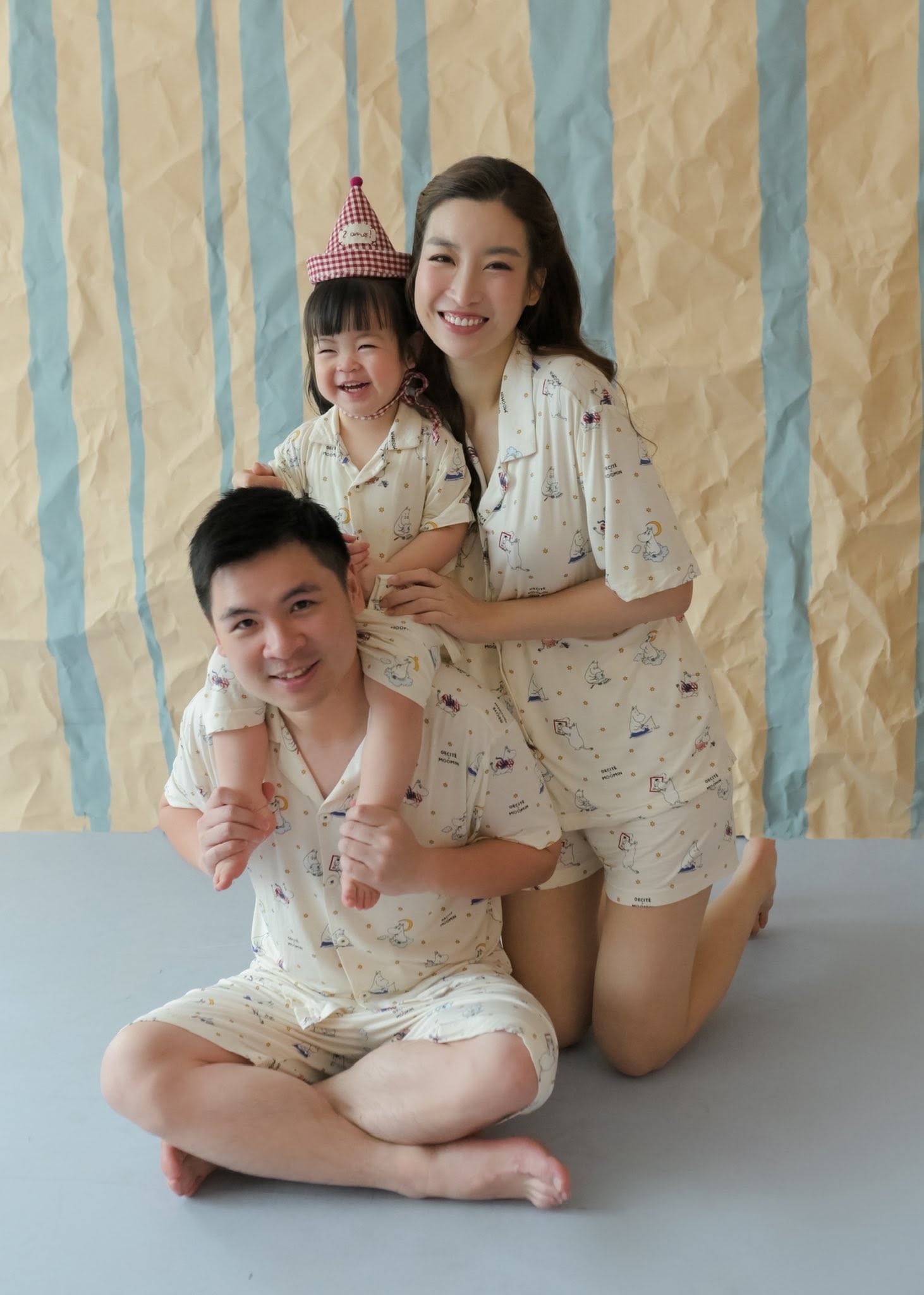 Cháu gái của "bầu Hiển" mới 3 tuổi đã mê trái bóng tròn, gương mặt "copy paste" từ bố chủ tịch, đủ thấy gen nội trội thế nào!- Ảnh 11.