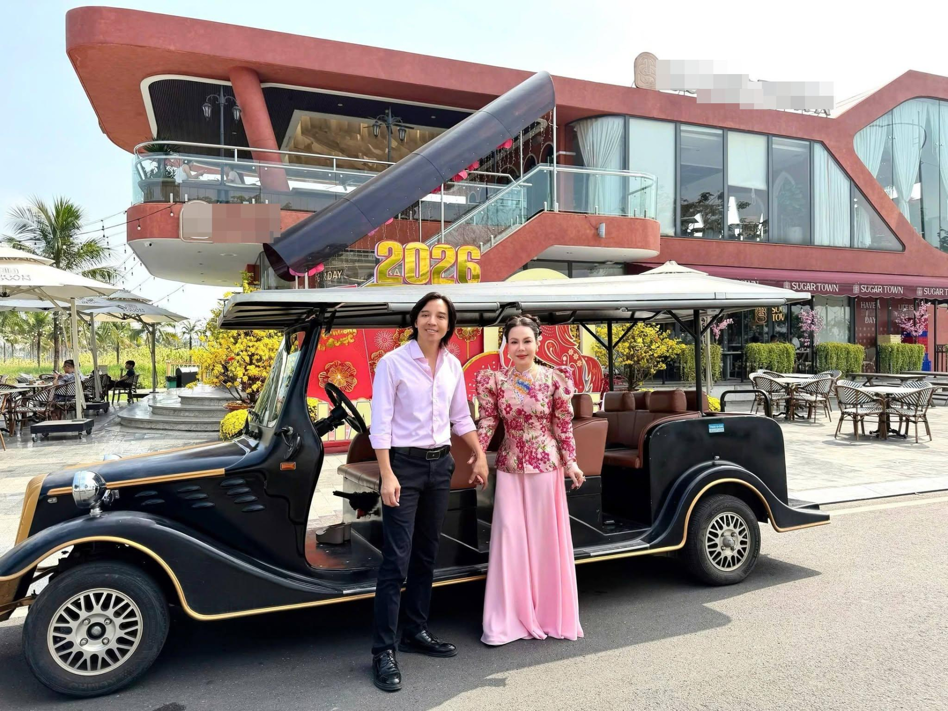 Vợ chồng nữ nghệ sĩ từ Mỹ về Việt Nam đi bán bánh khắp TP.HCM, phục vụ hơn 1000 khách mỗi ngày  - Ảnh 4.