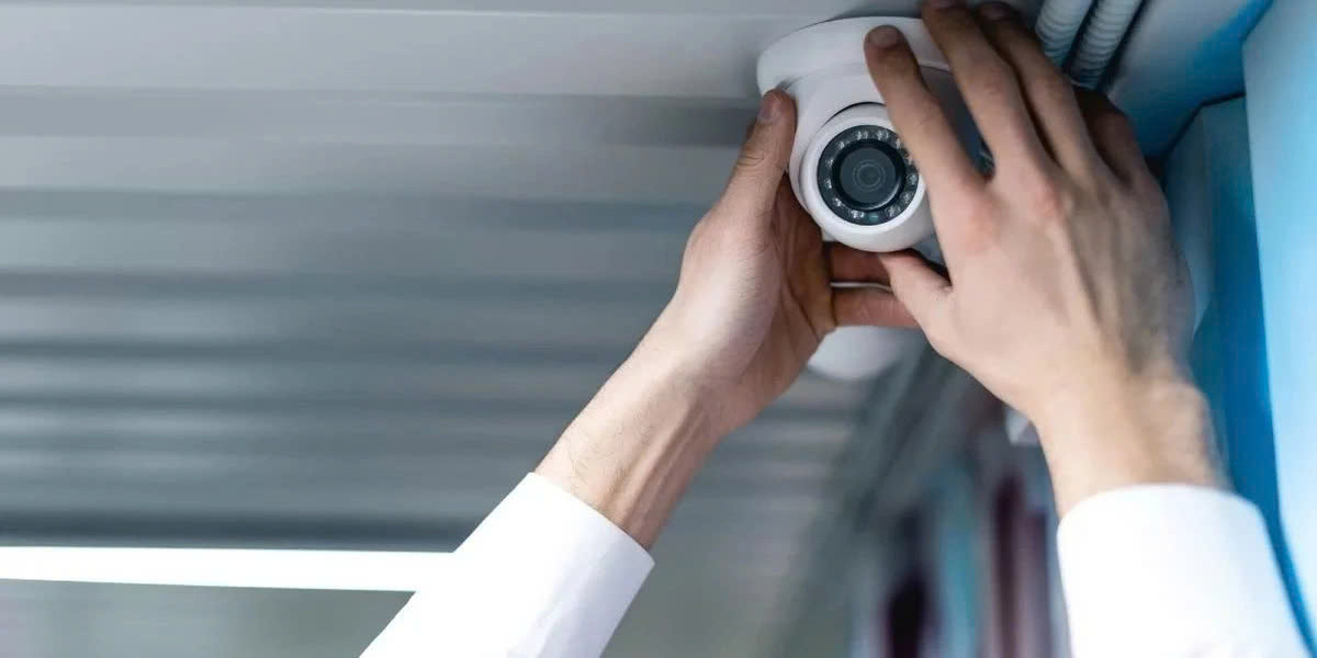 Công an phát thông báo nóng tới người dân đang lắp camera trong nhà - Ảnh 1.