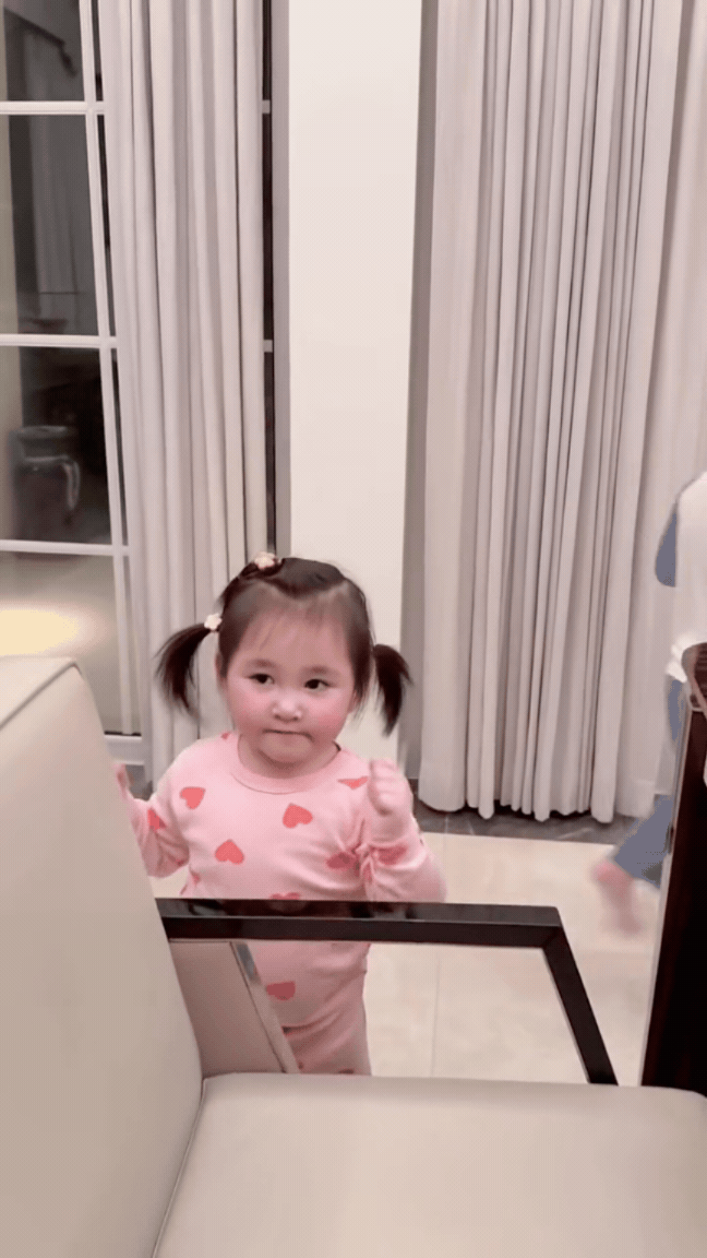 Chi Bảo cưới vợ kém 16 tuổi, sinh 2 con ở tuổi U60, 2 nhóc tỳ đều "ngậm thìa vàng", hưởng hết gen trội của bố mẹ- Ảnh 4.