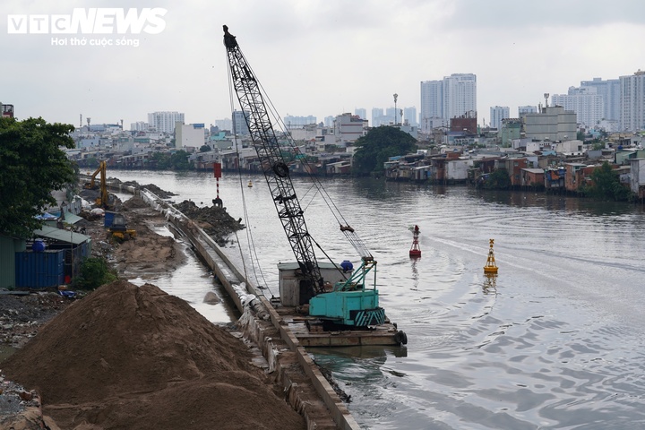 Diện mạo nhà ven kênh rạch ở TP.HCM sau một năm thi công- Ảnh 2.