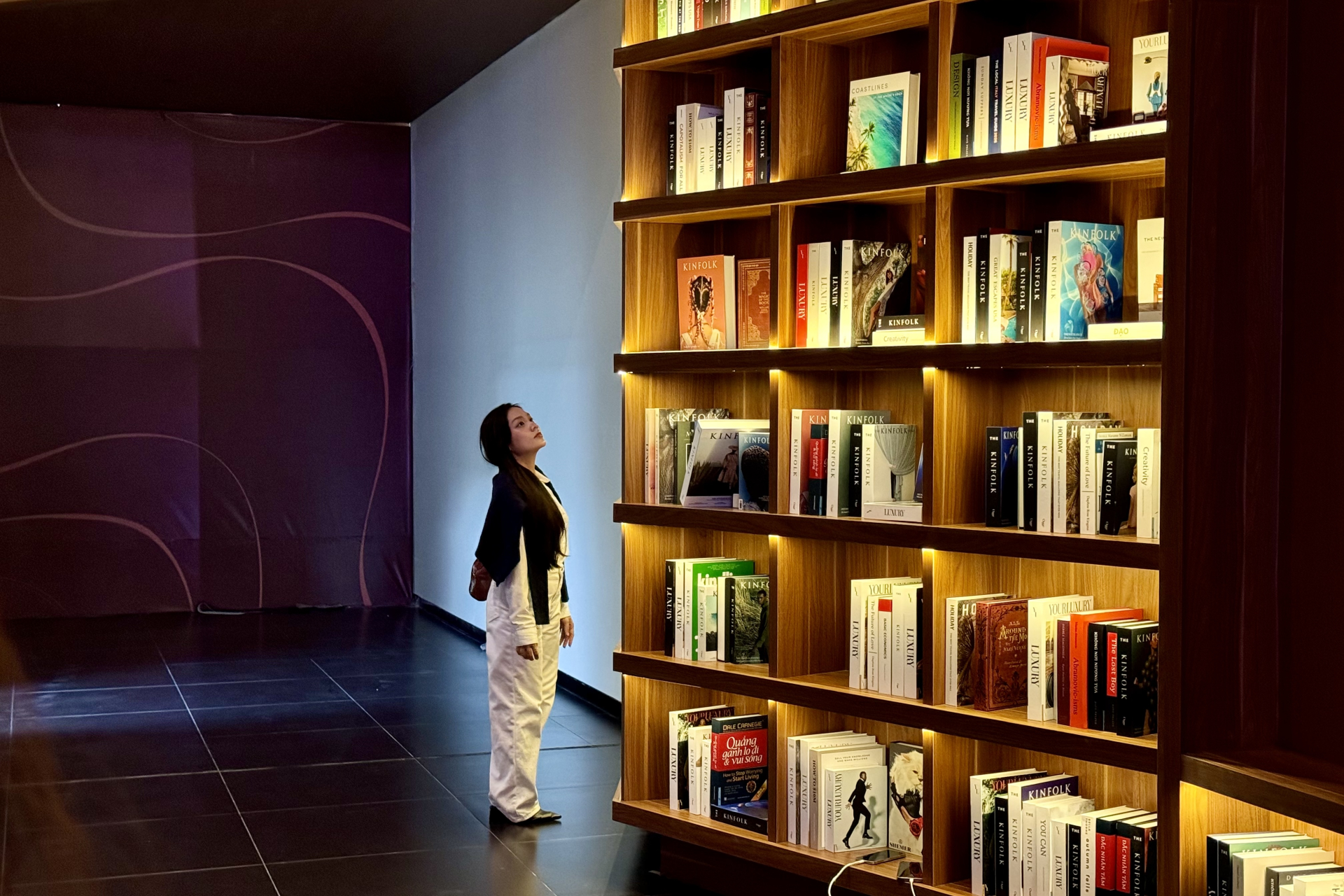 Đi thử "thư viện" giống hệt Starfield Seoul đang hot ở TP.HCM: Hóa ra là khu giới thiệu bất động sản, kệ sách chỉ là mô hình- Ảnh 8.