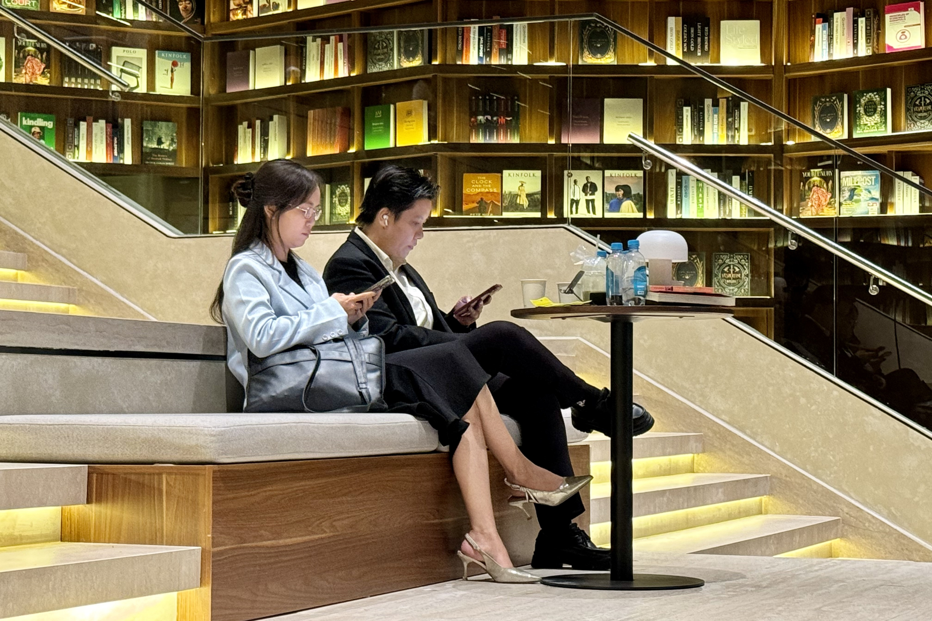 Đi thử "thư viện" giống hệt Starfield Seoul đang hot ở TP.HCM: Hóa ra là khu giới thiệu bất động sản, kệ sách chỉ là mô hình- Ảnh 7.