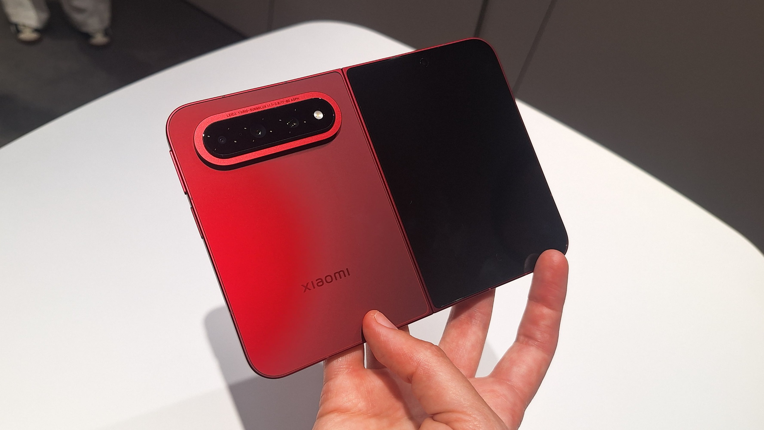 5 mẫu smartphone 'đắt xắt ra miếng' vừa về Việt Nam - Ảnh 3.