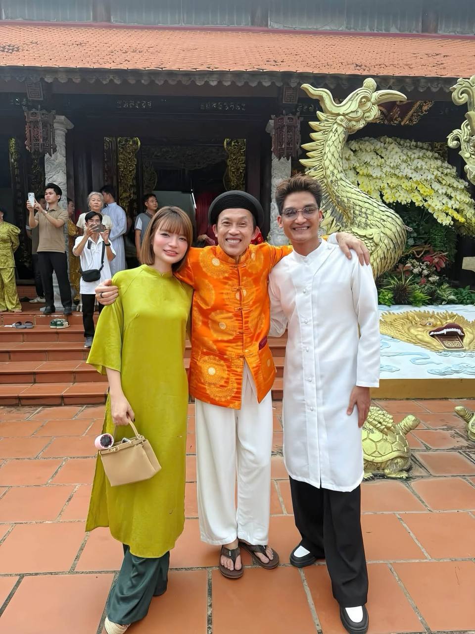 Sáng tỏ mối quan hệ của NS Hoài Linh với Hoài Lâm ở nhà thờ Tổ 100 tỷ- Ảnh 3.