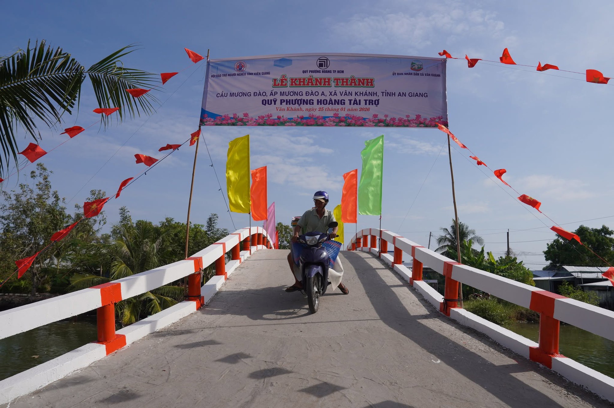 Vợ chồng bà Nguyễn Thanh Phượng vừa làm điều đặc biệt cho một ngôi trường vùng sâu ở miền Tây- Ảnh 4.