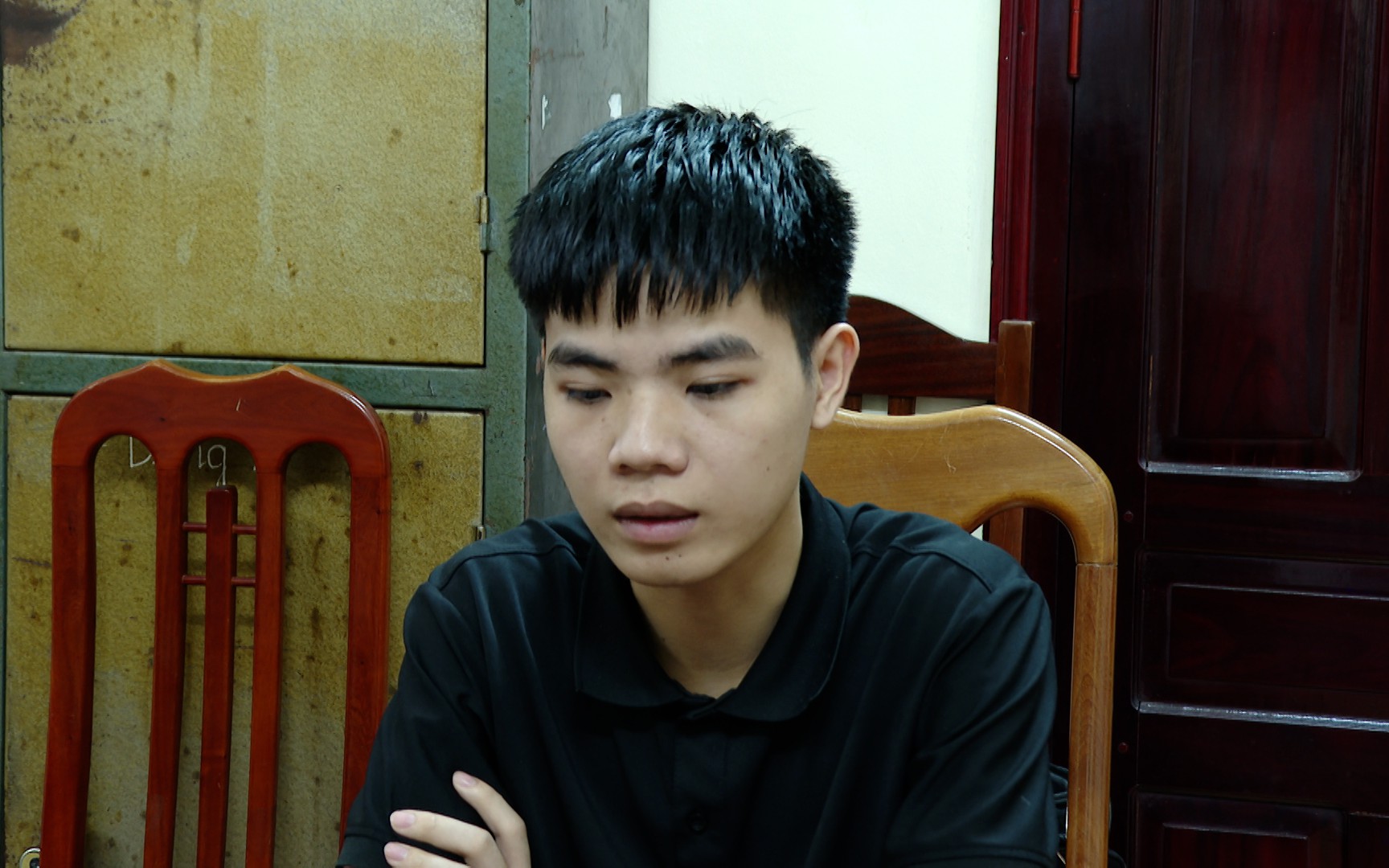 Công an điều tra hàng loạt giao dịch chuyển tiền vào tài khoản của nhiều "shipper" tự nhận: Trần Tuấn Vũ sinh năm 2006 phải ra đầu thú