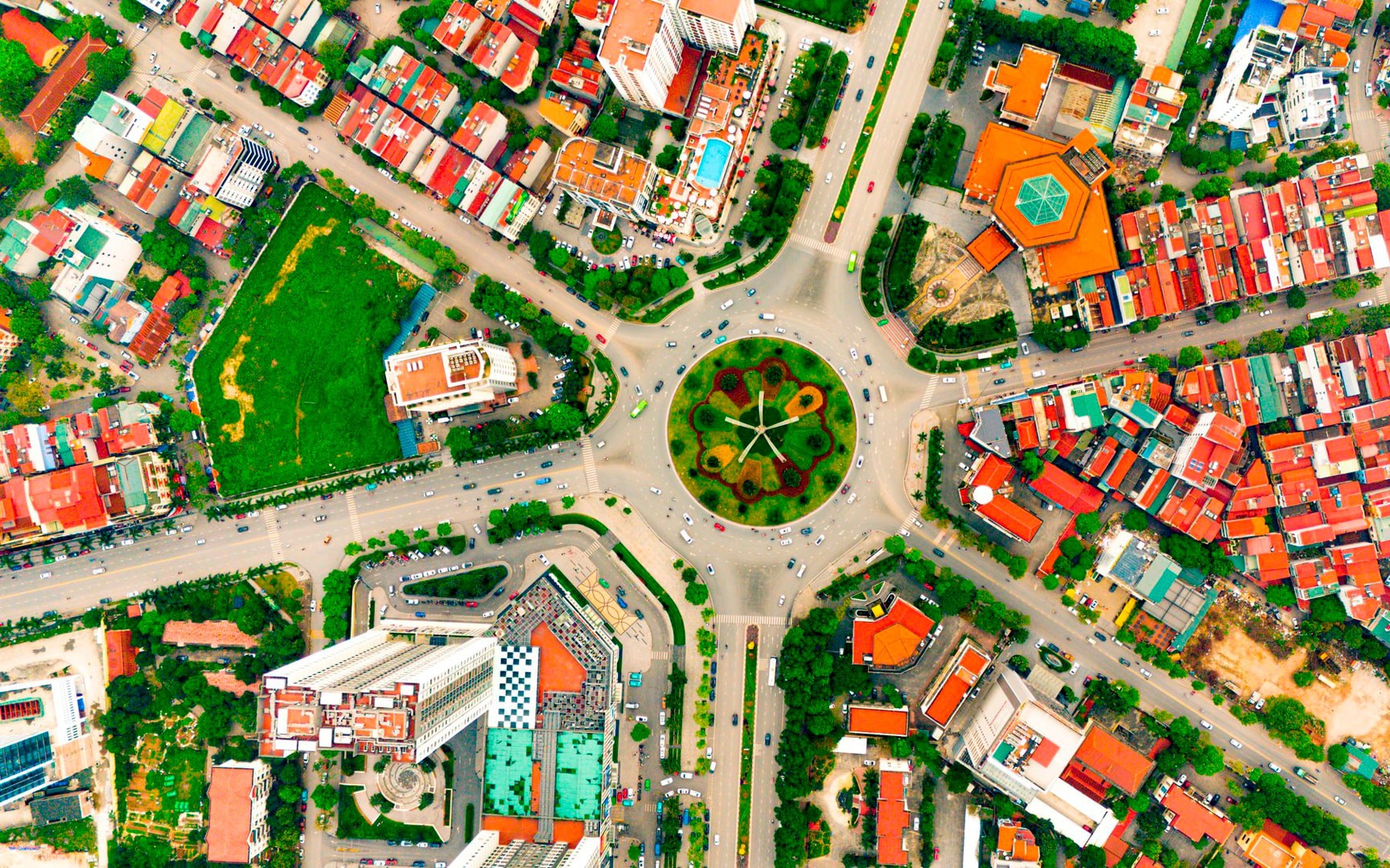 Thành phố trực thuộc Trung ương trẻ nhất cả nước làm siêu sân bay 2000 ha, kết nối với Thủ đô bằng tuyến đường 120m do Sun Group làm và tuyến đường sắt tốc độ cao của Vingroup