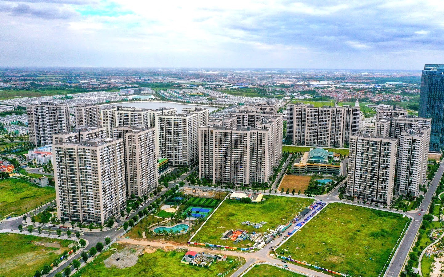 Chuyên gia: Chủ đầu tư bất động sản buộc điều chỉnh giá để bán được hàng, chung cư thứ cấp giảm 10-20%