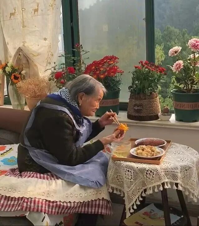 Căn nhà nhỏ ôm trọn tuổi già của cụ bà 92 tuổi: Bình yên, tự tại và chẳng muốn làm phiền con cháu - Ảnh 8.