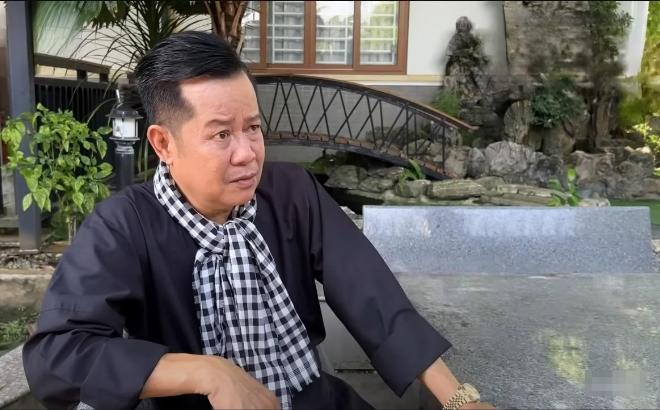Nam NSND đình đám bỏ TP.HCM về bán cà phê, đồ ăn sáng ở đường Nguyễn Trung Trực, An Giang