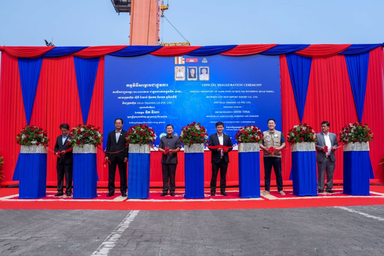 Campuchia lần đầu làm việc chưa từng có: Xuất khẩu 10.000 tấn gạo bằng tàu chở hàng rời, điểm đến là một đối tác lớn của gạo Việt Nam - Ảnh 2.