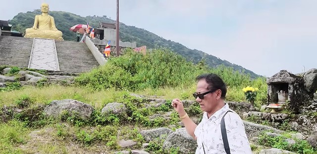 Chế Linh U90 leo bộ lên đỉnh Yên Tử: "Non sông đất nước hùng vĩ quá"- Ảnh 2. Chế Linh U90 leo bộ lên đỉnh Yên Tử: "Non sông đất nước hùng vĩ quá"- Ảnh 2.