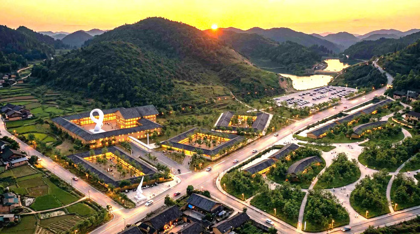 Việt Nam sắp có công trình đưa du khách lên độ cao gần 1.700m giữa Tây Bắc: vốn đầu tư hơn 2.000 tỷ đồng, rút hành trình 4 giờ xuống chỉ còn 15 phút - Ảnh 2. Việt Nam sắp có công trình đưa du khách lên độ cao gần 1.700m giữa Tây Bắc: vốn đầu tư hơn 2.000 tỷ đồng, rút hành trình 4 giờ xuống chỉ còn 15 phút - Ảnh 2.