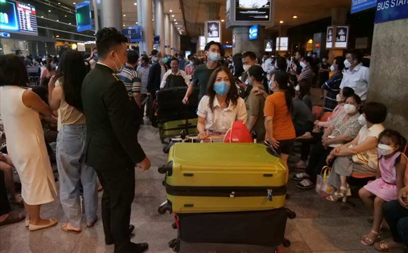 Công an Hà Nội vừa phát cảnh báo tới toàn bộ người dân: Hành động tuyệt đối không nên làm tại sân bay - Ảnh 2.