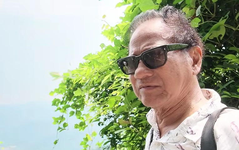 Chế Linh U90 leo bộ lên đỉnh Yên Tử: "Non sông đất nước hùng vĩ quá"- Ảnh 1.