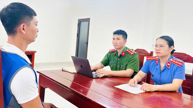 Cảnh sát đồng loạt khám xét 8 địa điểm, bắt giám đốc Nguyễn Thanh Phương Tuyền và nhiều người khác- Ảnh 4.