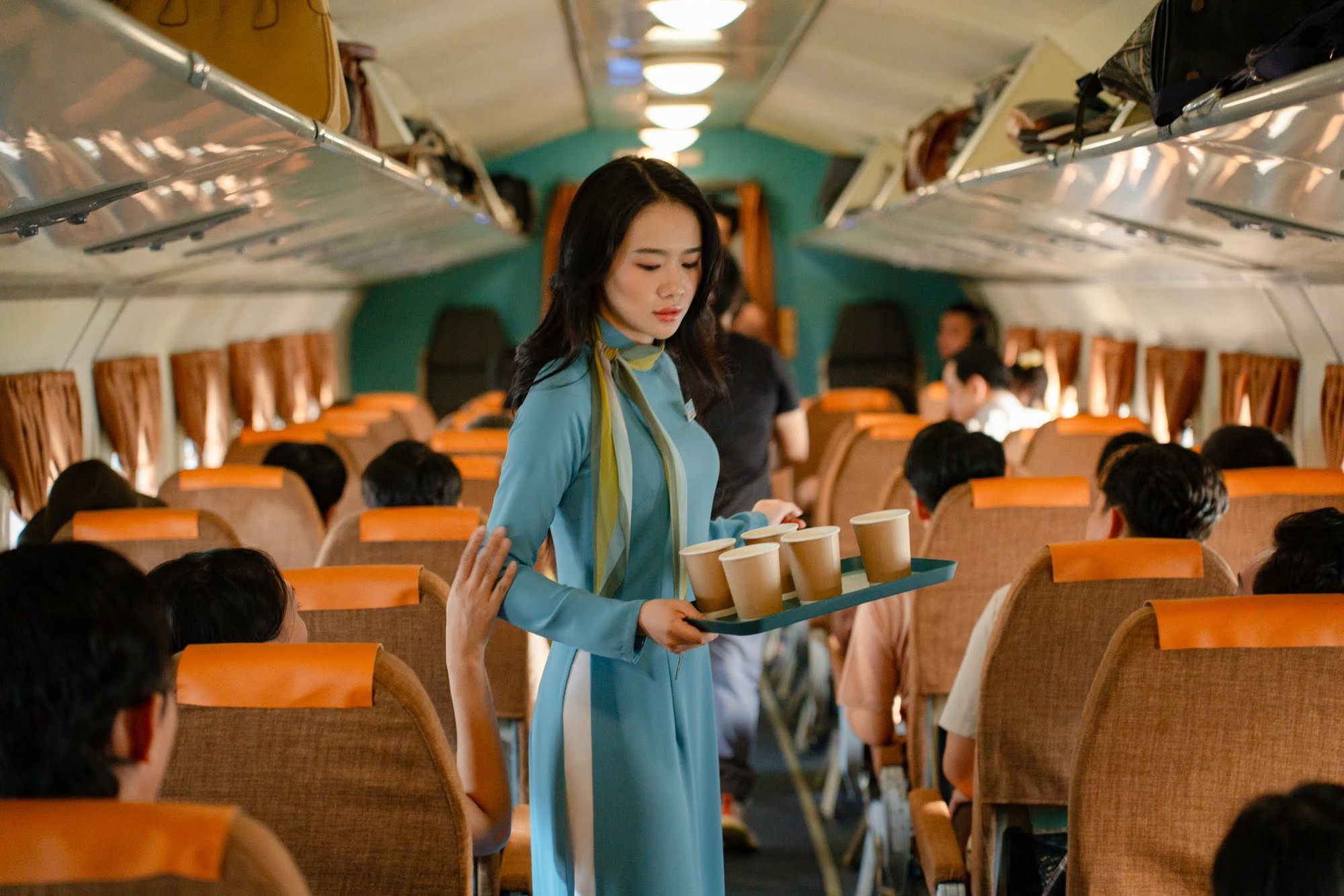 Mỹ nhân 2k2 "cơ địa vất vả": Làm tiếp viên hàng không thì chuyến bay có biến, giờ đi "ở đợ" tại miền Tây - Ảnh 2.