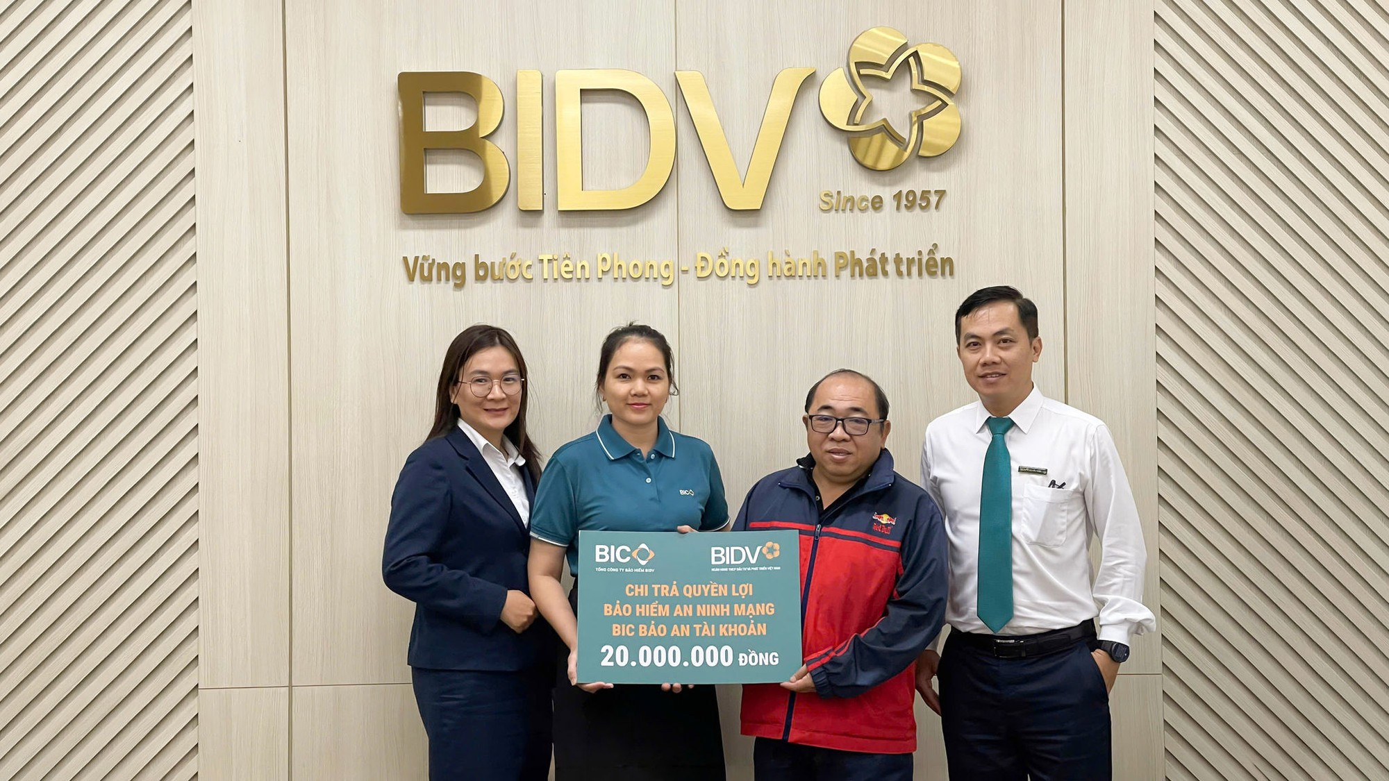 Bị lừa đảo mất tiền trong tài khoản ngân hàng, một người tại TP Hồ Chí Minh được bồi thường 20 triệu đồng - Ảnh 1.