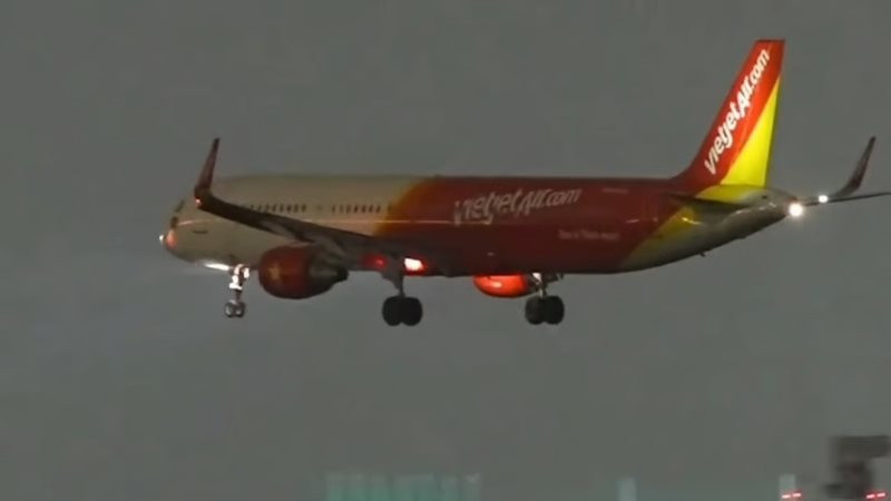Máy bay Vietjet chở 143 hành khách hạ cánh khẩn cấp tại Ấn Độ- Ảnh 1.