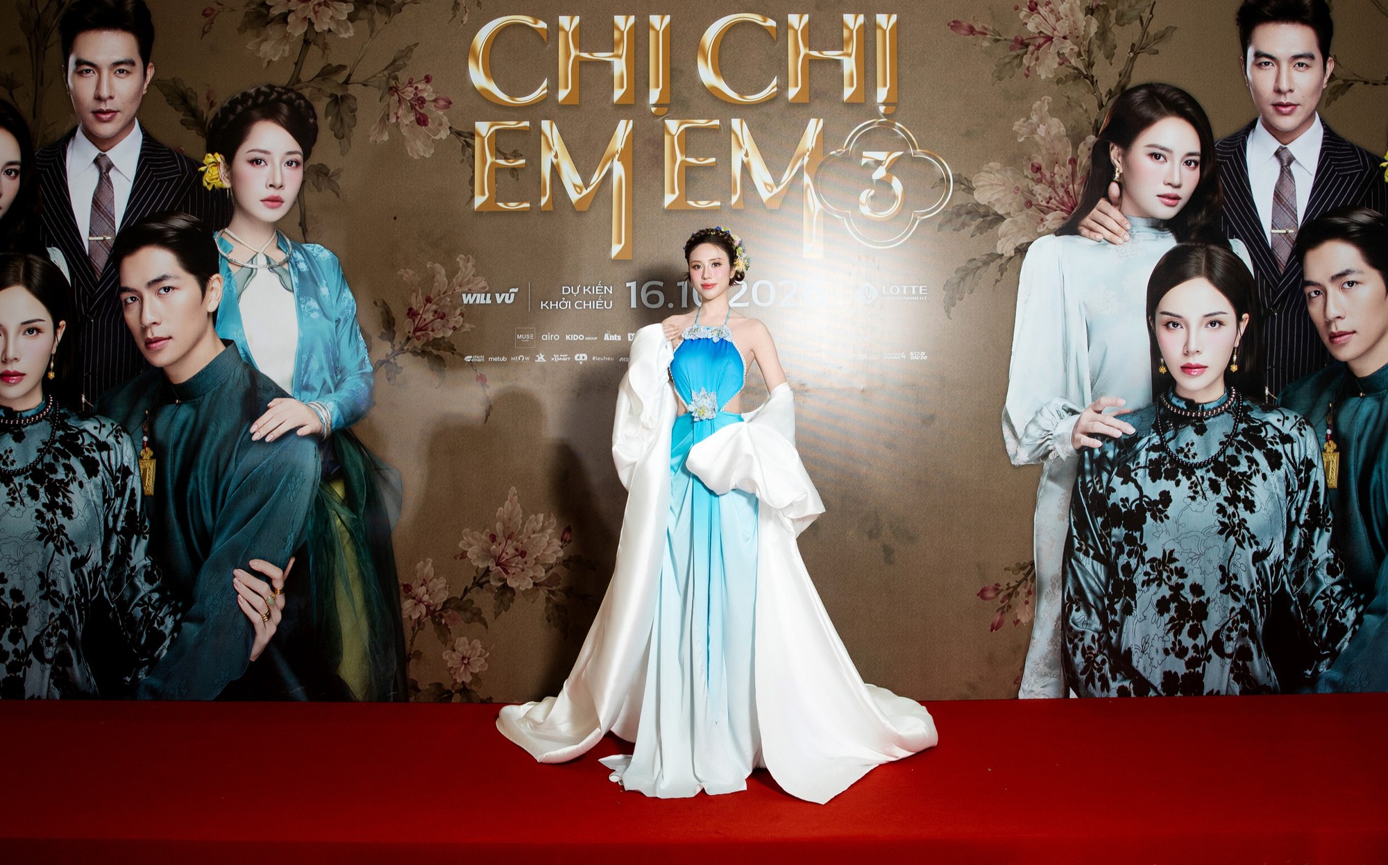 Tô Diệp Hà diện thiết kế cảm hứng hoa sen, hóa nàng thơ đọ sắc cùng dàn diễn viên "Chị Chị Em Em 3"- Ảnh 3.