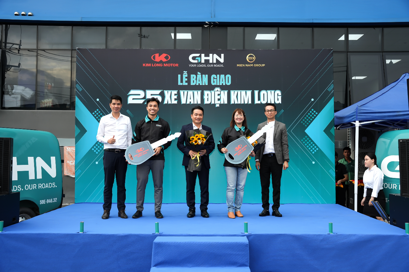 Giao Hàng Nặng đưa 25 xe tải điện vào vận hành, mục tiêu hơn 800 xe năm 2029 - Ảnh 1.