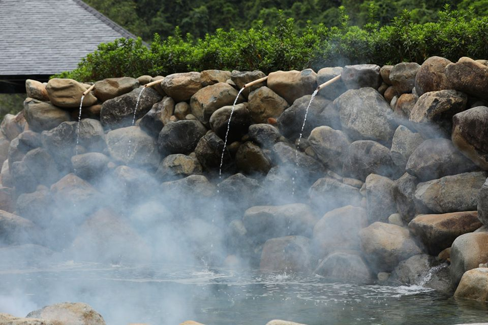 Việt Nam có 'túi nước nóng' tự nhiên 70°C giữa núi rừng: rộng 120ha, sắp triển khai mô hình nghỉ dưỡng, chăm sóc sức khỏe giống Nhật Bản, Hàn Quốc - Ảnh 1. Việt Nam có 'túi nước nóng' tự nhiên 70°C giữa núi rừng: rộng 120ha, sắp triển khai mô hình nghỉ dưỡng, chăm sóc sức khỏe giống Nhật Bản, Hàn Quốc - Ảnh 1.