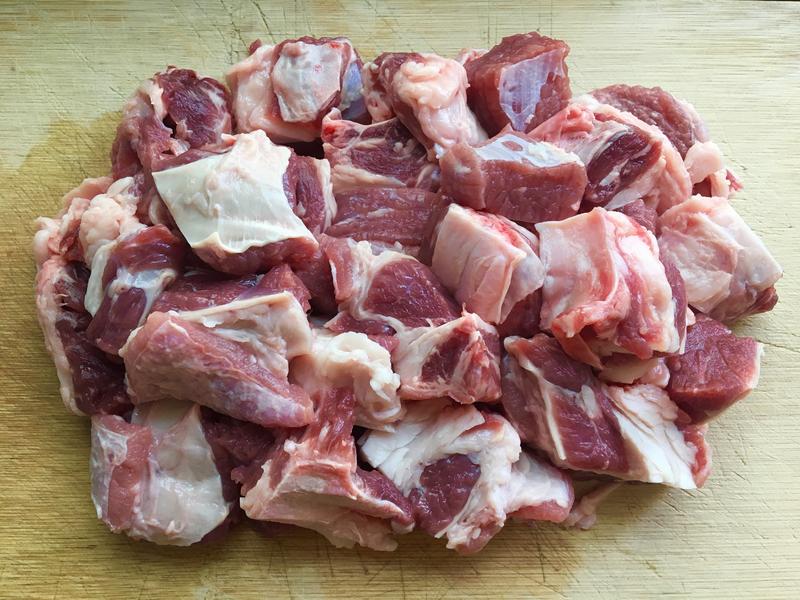 Mẹ tôi thường luân phiên nấu 4 món thịt này cho bữa cơm: Món nào cũng ngon, từ già đến trẻ đều thích- Ảnh 1.