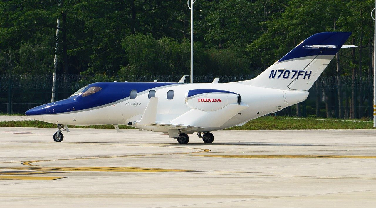 Một máy bay thương gia “tí hon” dài 13 mét, chỉ chở được 6 người nhưng tốc độ 800 km/h vừa hạ cánh tại Tân Sơn Nhất- Ảnh 1.