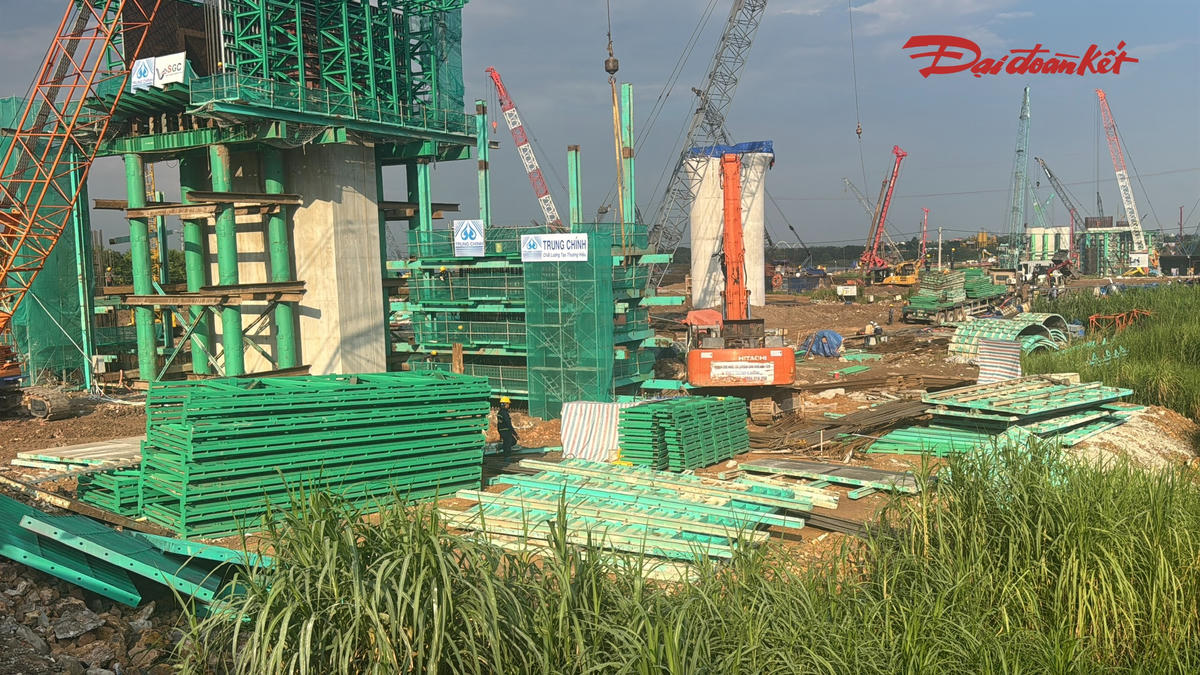 Công trường tuyến nối sân bay Gia Bình huy động hơn 800 nhân sự, gần 200 máy móc- Ảnh 10.