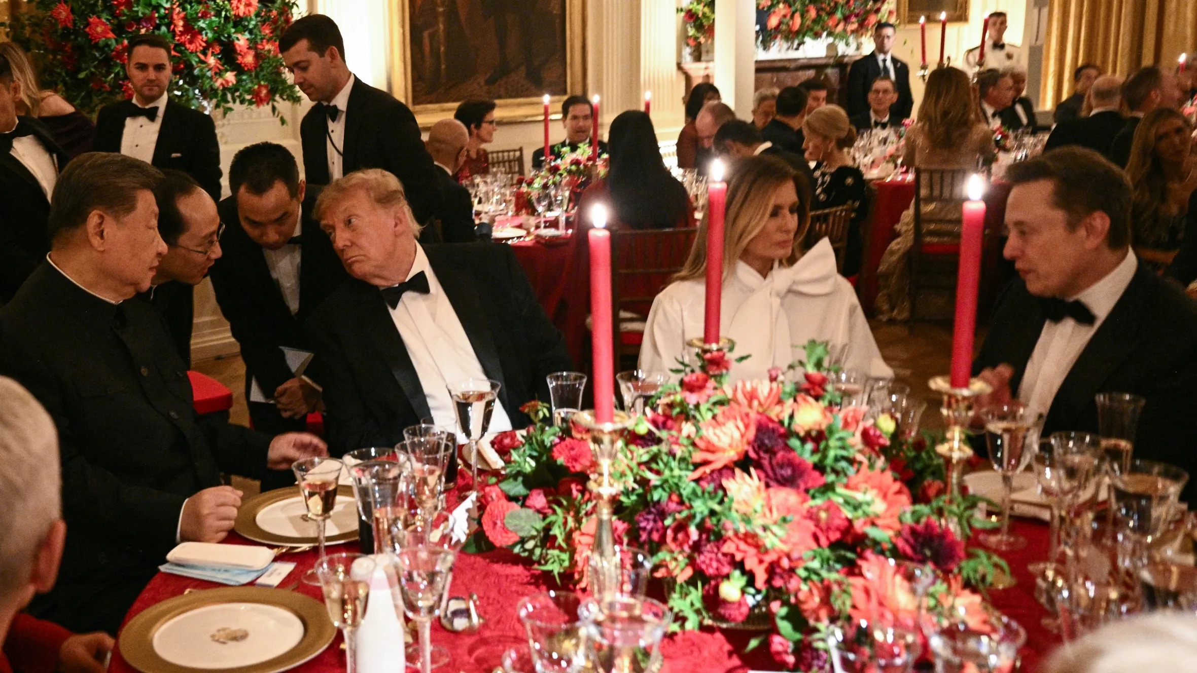Ông Trump mời 'dàn sao' công nghệ dự quốc yến chiêu đãi ông Tập Cận Bình: Có Elon Musk, Jensen Huang, Mark Zuckerberg, Sam Altman... - Ảnh 1.
