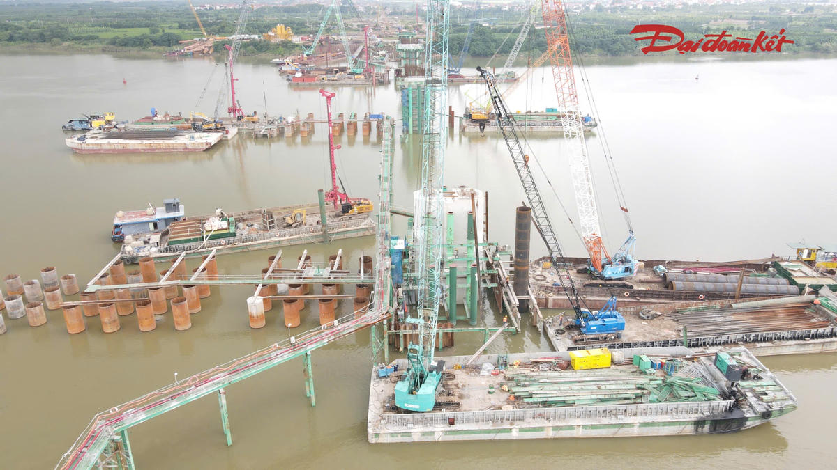 Công trường tuyến nối sân bay Gia Bình huy động hơn 800 nhân sự, gần 200 máy móc- Ảnh 3.
