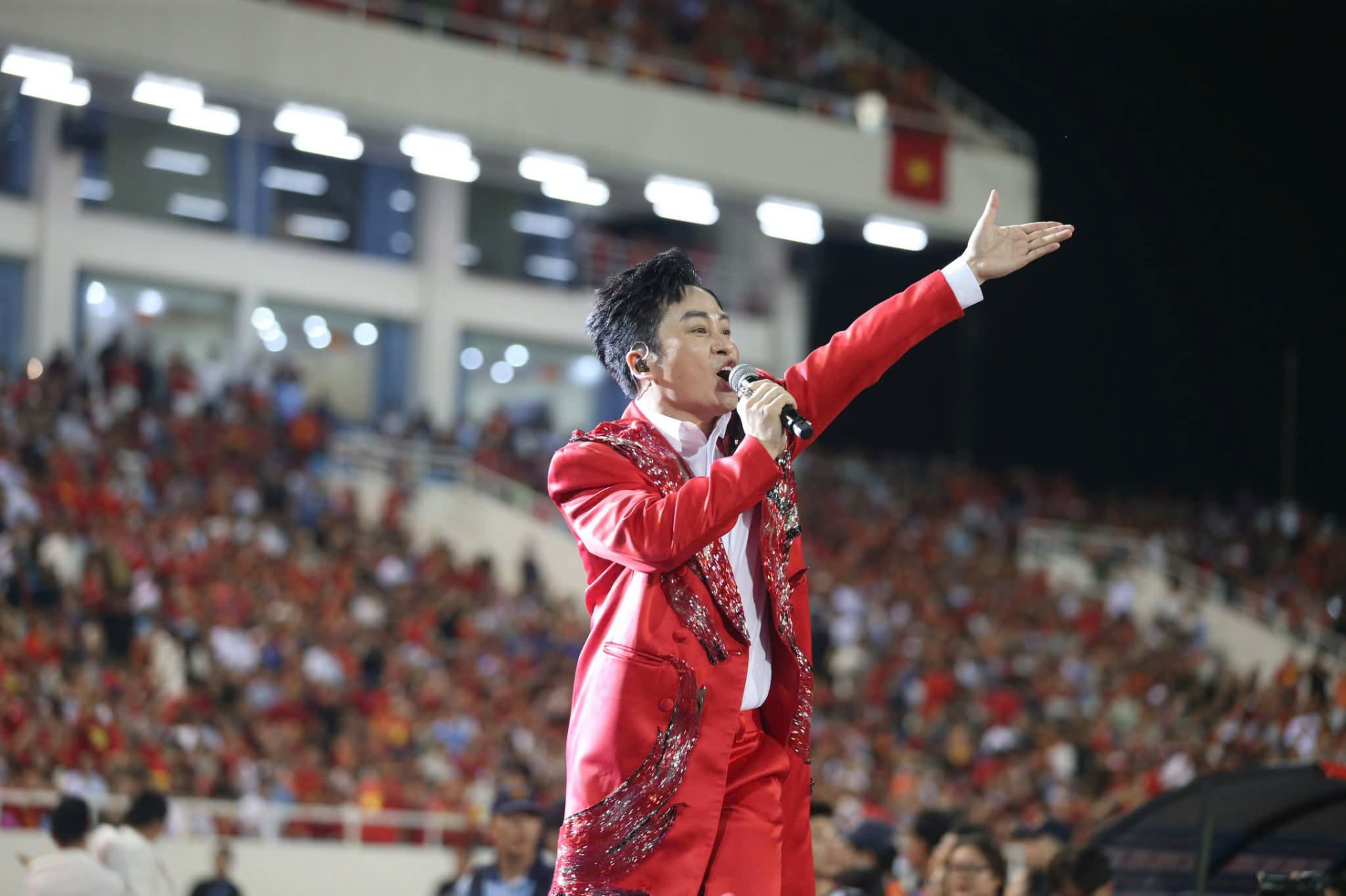 Showbiz Việt ai múa lân qua Tùng Dương- Ảnh 6.