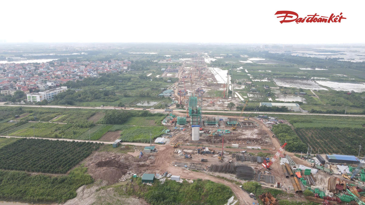 Công trường tuyến nối sân bay Gia Bình huy động hơn 800 nhân sự, gần 200 máy móc- Ảnh 1.