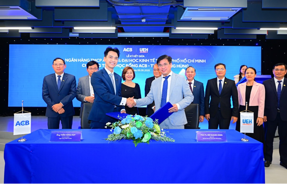 Hành trình Hy vọng đến Huế: ACB trao 500 triệu đồng hỗ trợ bệnh nhi nhân dịp Trung thu - Ảnh 4.