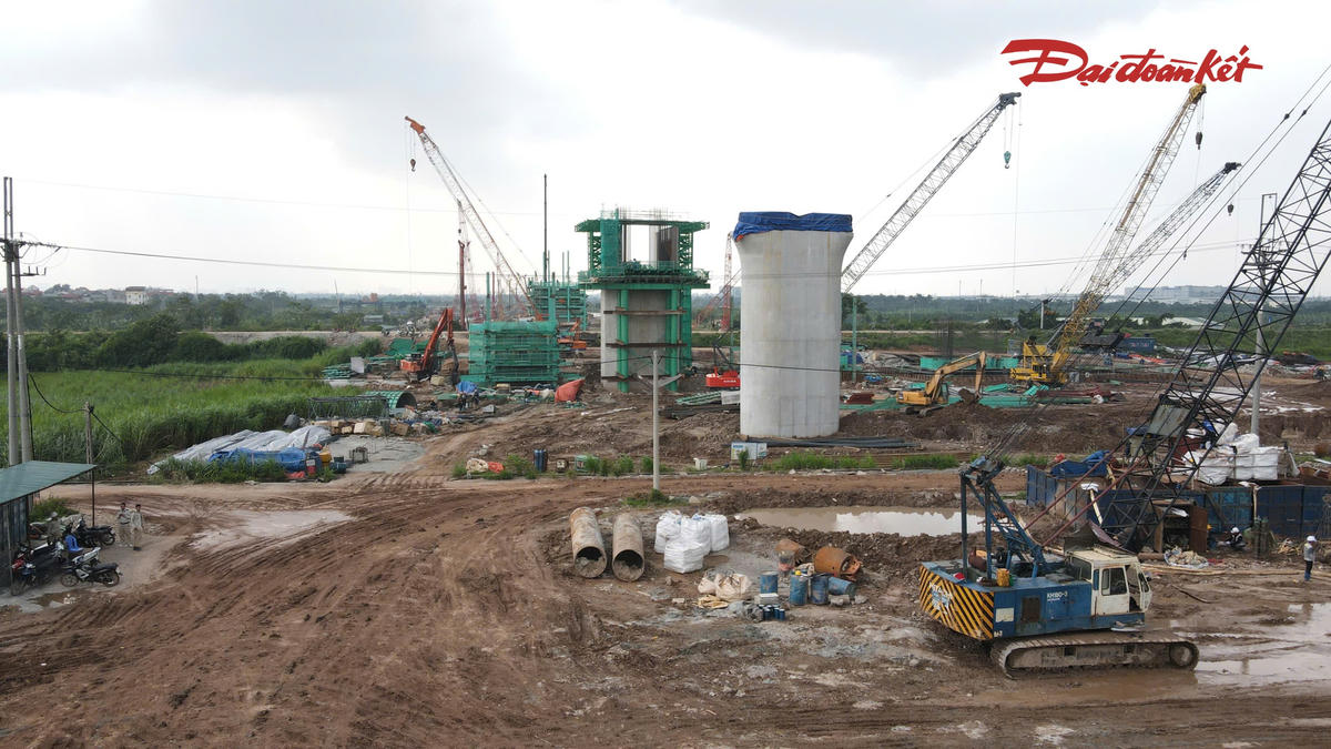 Công trường tuyến nối sân bay Gia Bình huy động hơn 800 nhân sự, gần 200 máy móc- Ảnh 5.