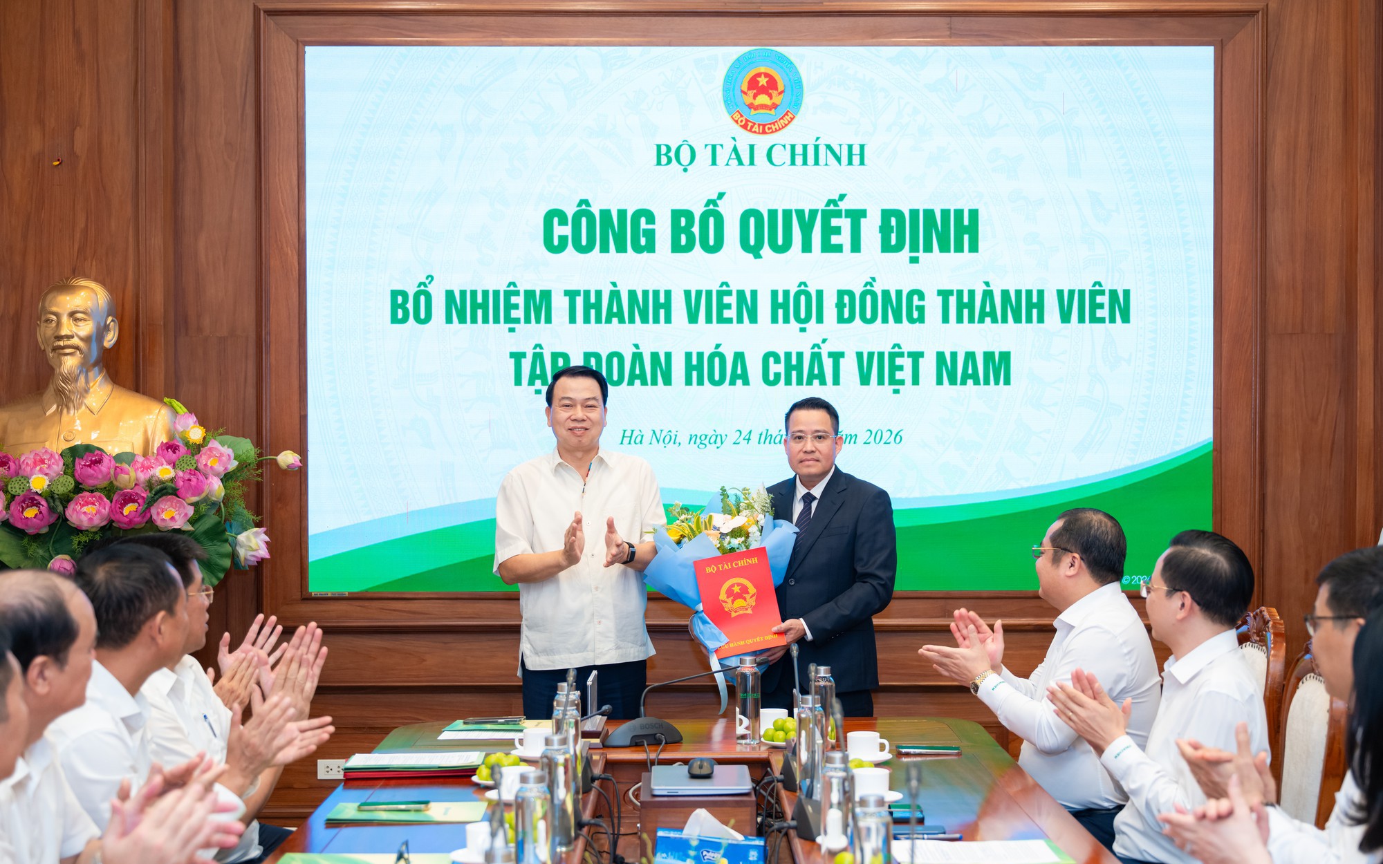 Ông Nguyễn Văn Đông SN 1982 vào Hội đồng thành viên Tập đoàn Hóa chất Việt Nam